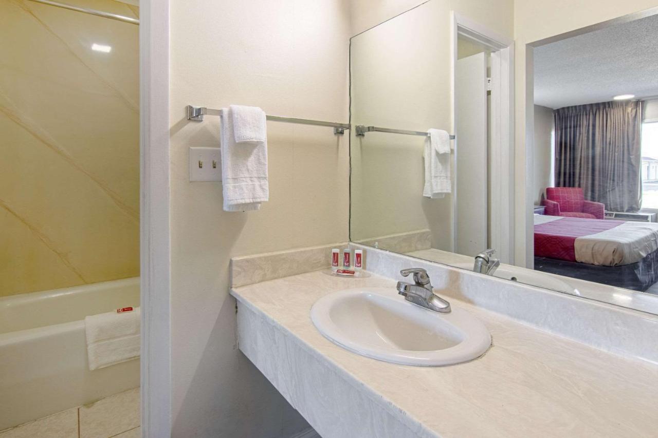 Red Roof Inn Лаграндж Экстерьер фото